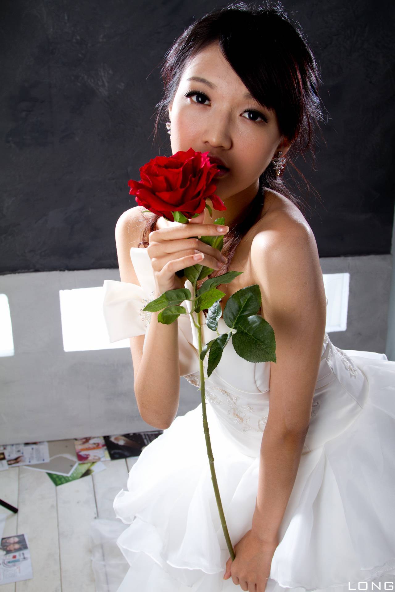 Studio Photo] Jill Weiting's white wedding dress